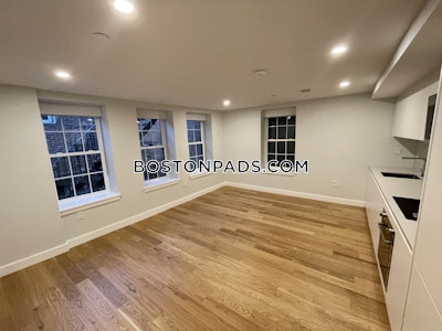 North End Beautiful Studio on Fleet Street in North End  Boston - $2,600